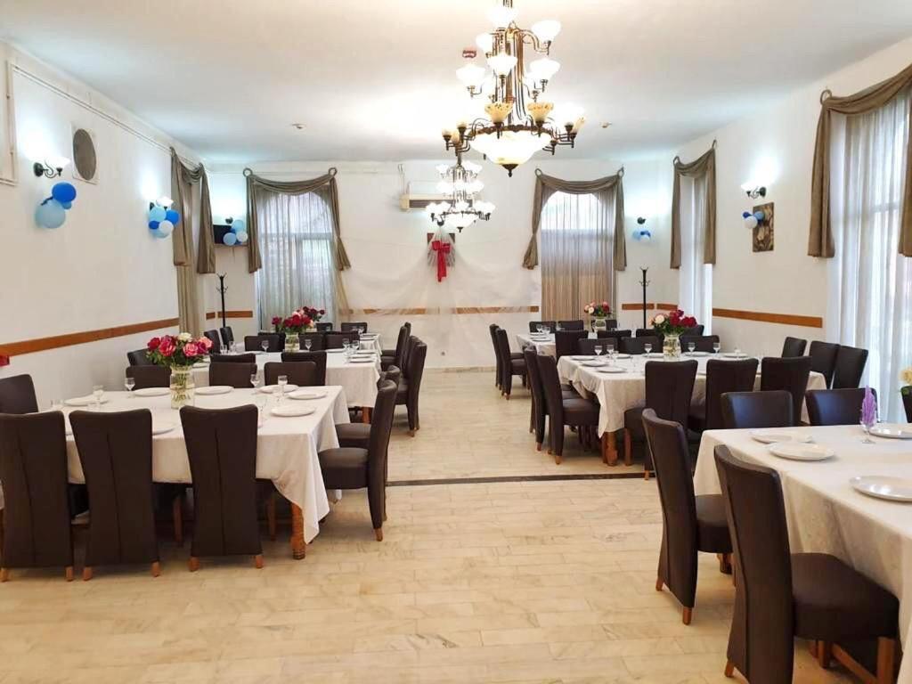 Hotel Marion Dumbraveni  Ngoại thất bức ảnh