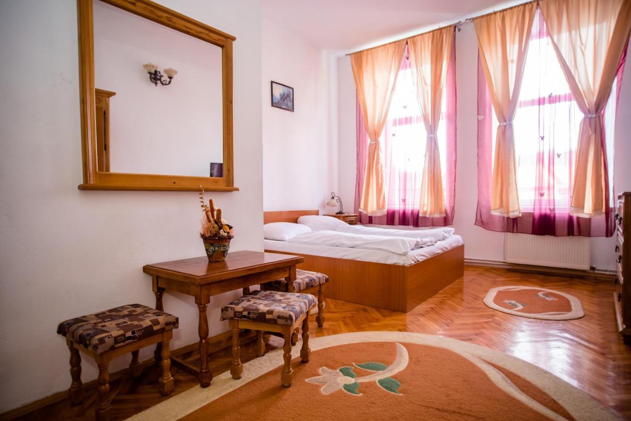 Hotel Marion Dumbraveni  Ngoại thất bức ảnh