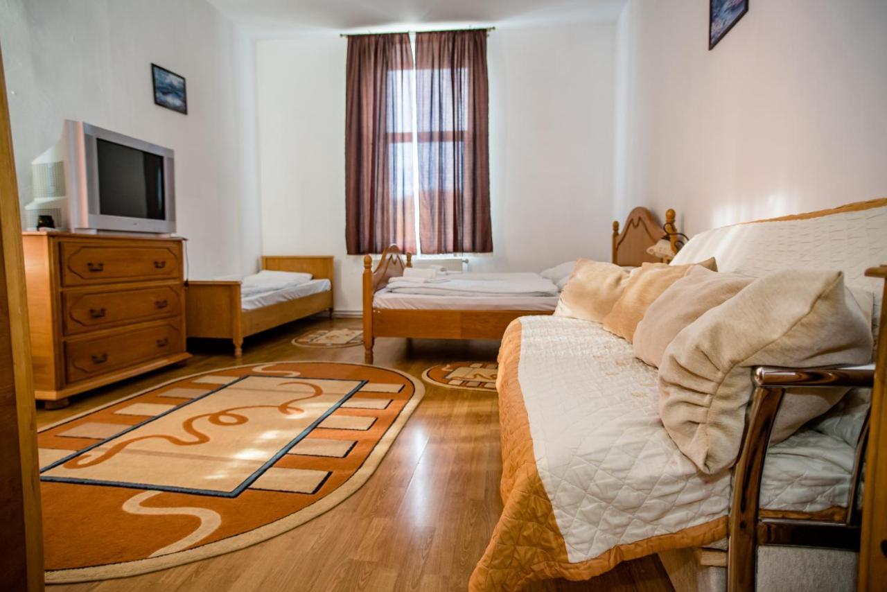 Hotel Marion Dumbraveni  Ngoại thất bức ảnh
