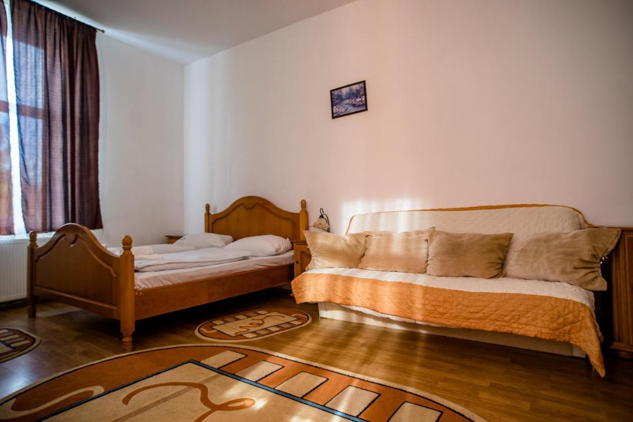 Hotel Marion Dumbraveni  Ngoại thất bức ảnh