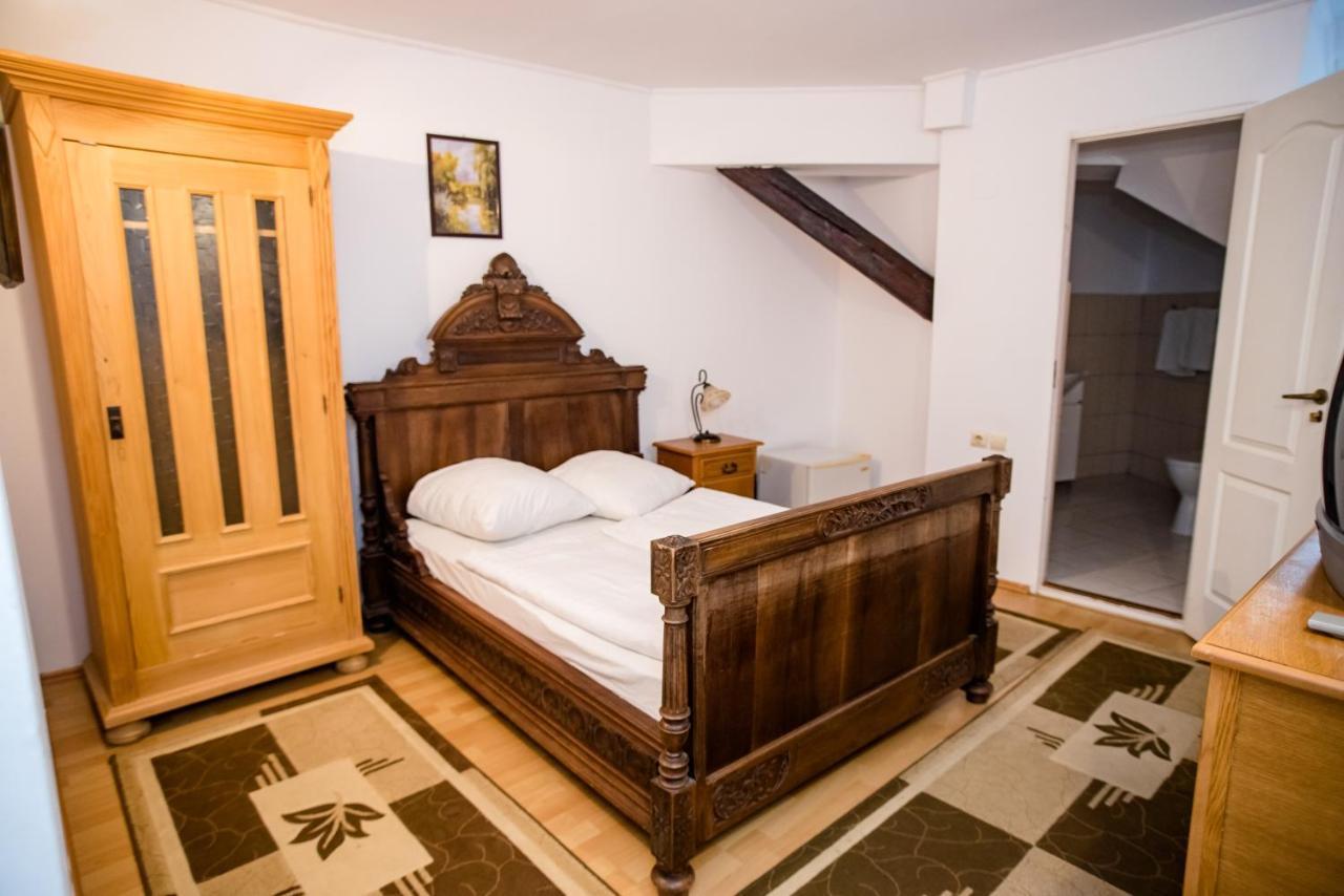 Hotel Marion Dumbraveni  Ngoại thất bức ảnh