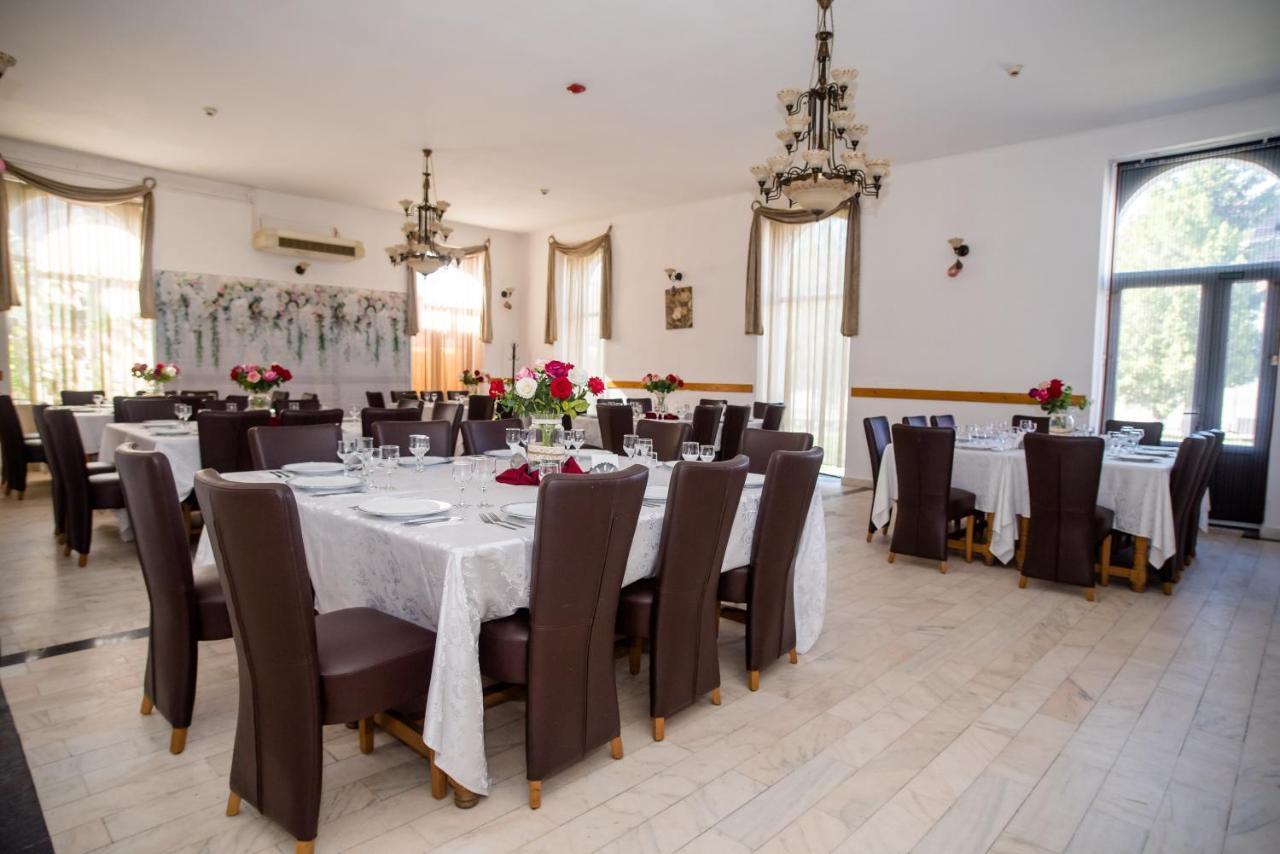 Hotel Marion Dumbraveni  Ngoại thất bức ảnh