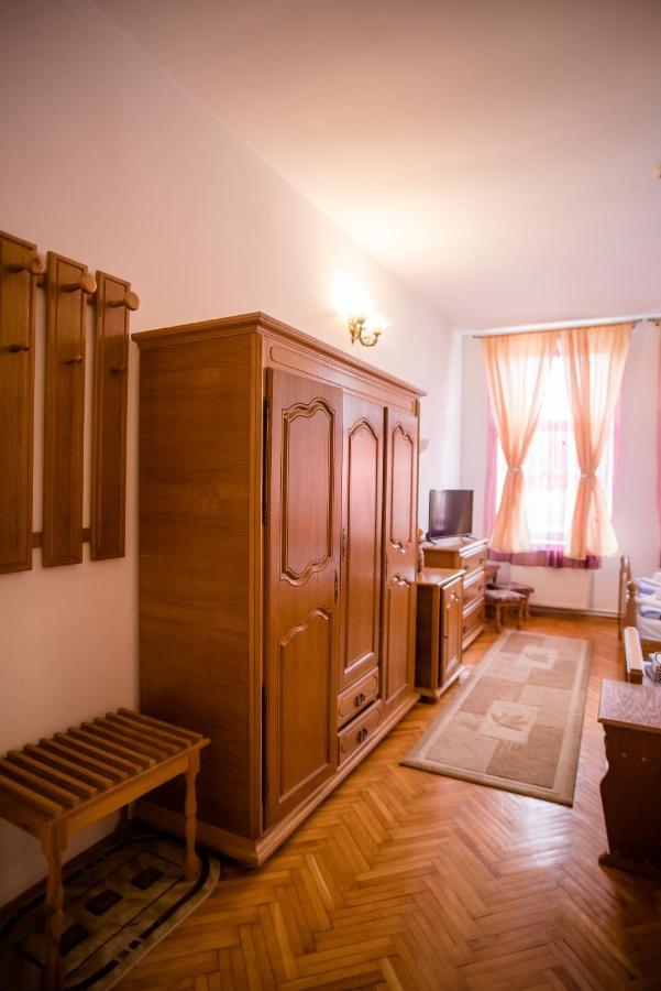 Hotel Marion Dumbraveni  Ngoại thất bức ảnh