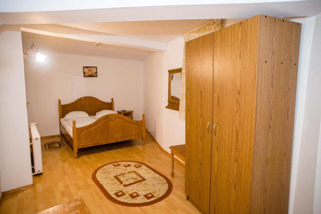 Hotel Marion Dumbraveni  Ngoại thất bức ảnh