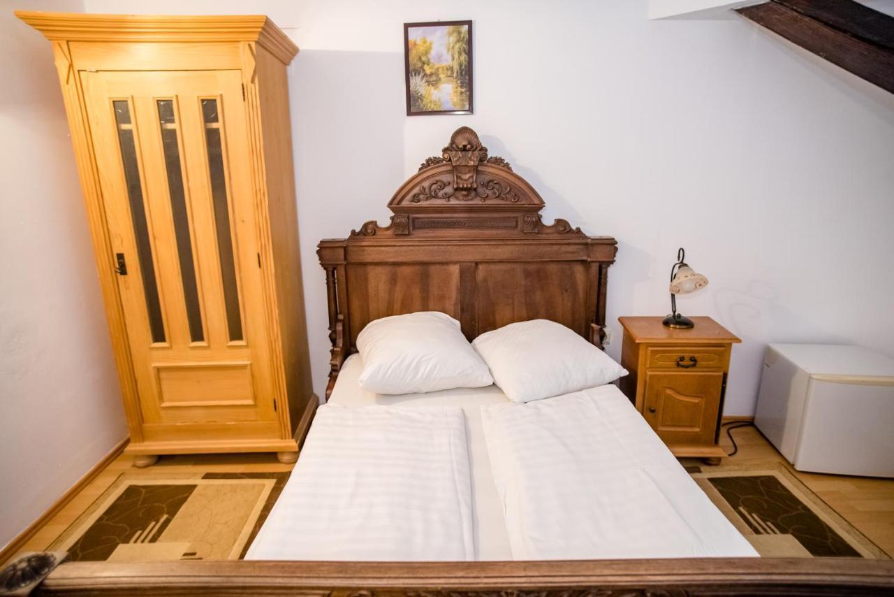 Hotel Marion Dumbraveni  Ngoại thất bức ảnh