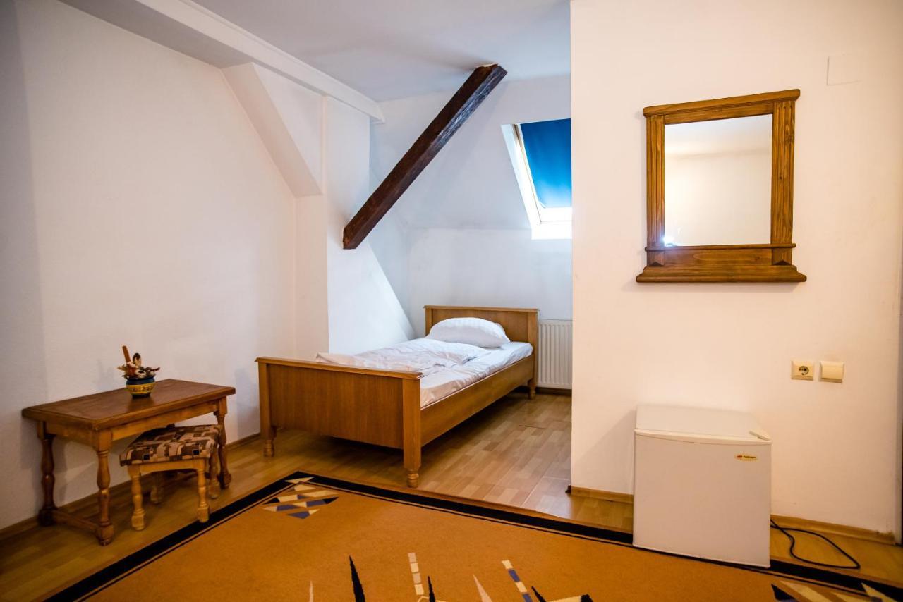 Hotel Marion Dumbraveni  Ngoại thất bức ảnh