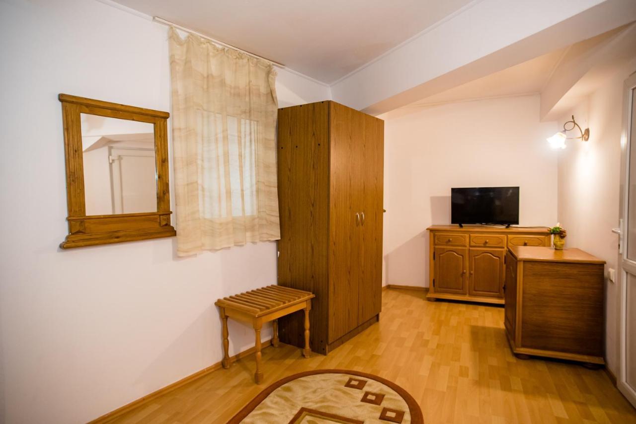 Hotel Marion Dumbraveni  Ngoại thất bức ảnh